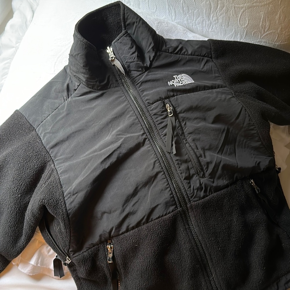 Women’s black north face jacket